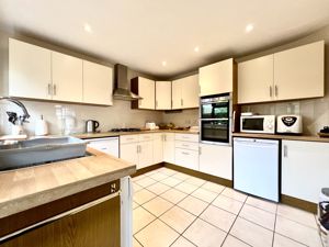 Kitchen- click for photo gallery